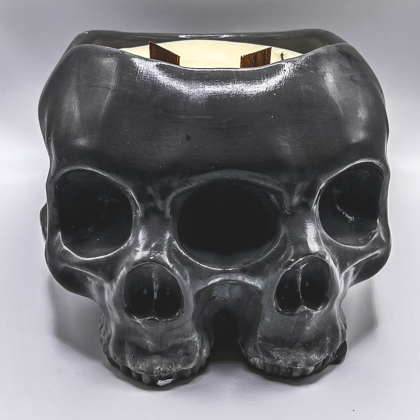 ATLAS SKULL CANDLE – THE BLACK ATLAS